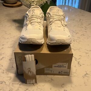 ON Cloud Run Cloud 5 Undyed White women’s 8US 39 EU